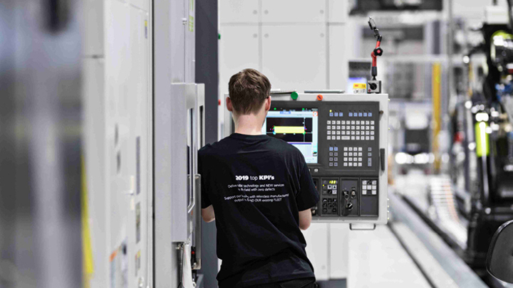 794 X396 Job Ad Man And Robot